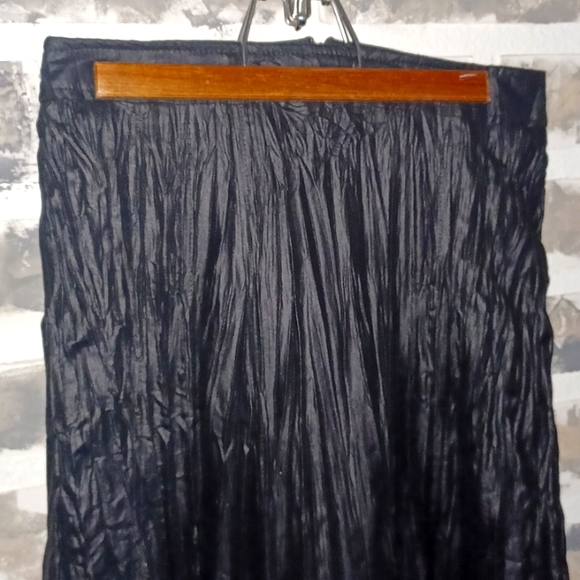 💋Joseph Ribkoff Crinkle faux leather Black skirt - Picture 2 of 11
